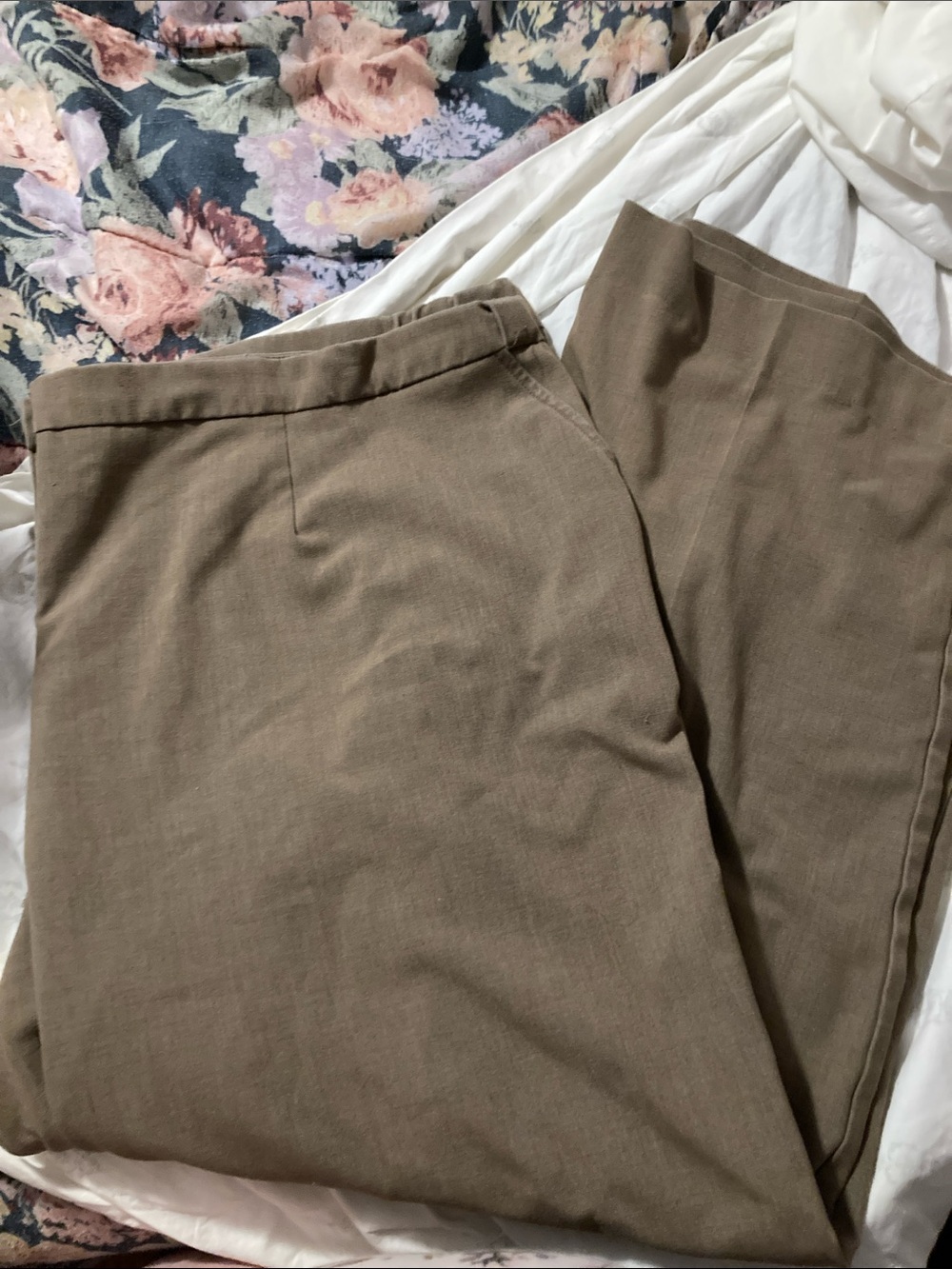 Avenue Khaki Straight-Leg trousers in Taupe